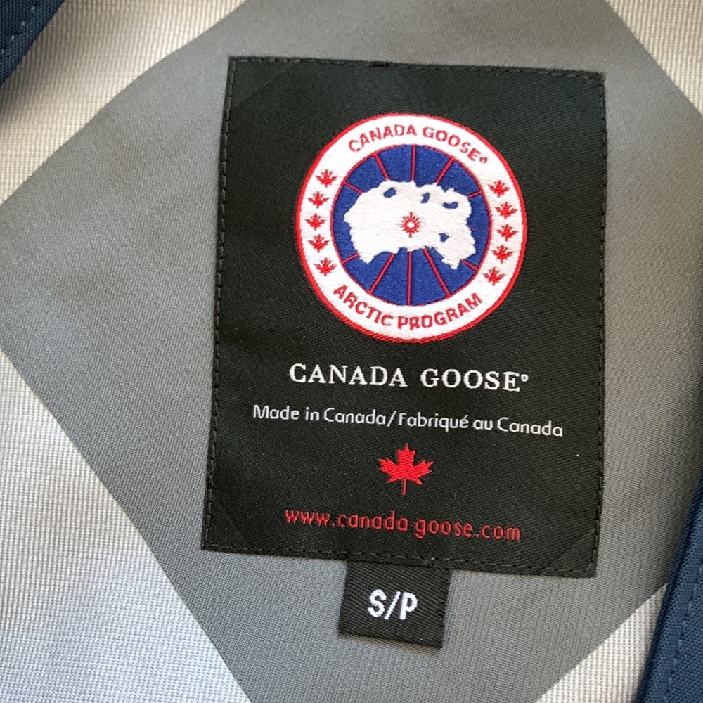 Authentic CANADA GOOSE Waterproof Hooded Jacket BNWT - Picture 2 of 16